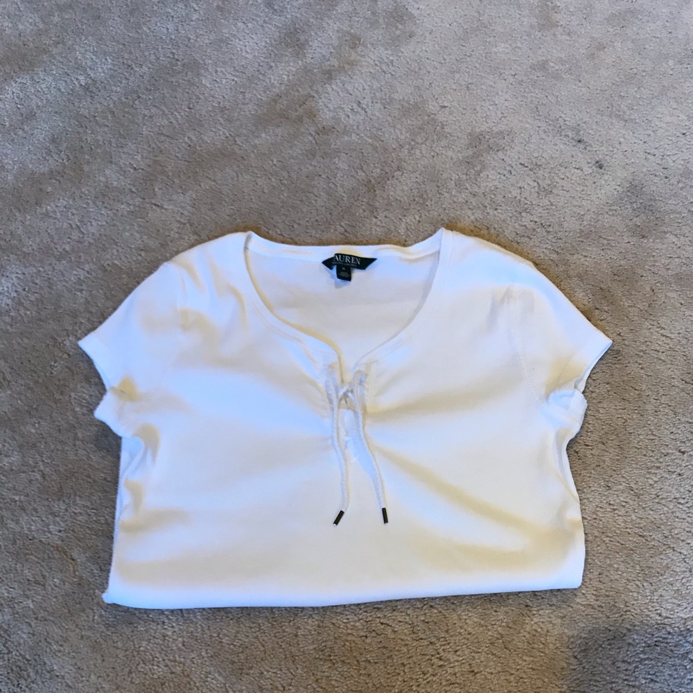 Short sleeve Lauren shirt. Lace up detail.